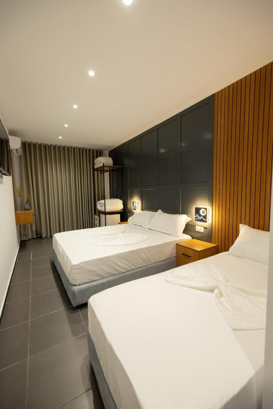 Aglon Twin'S Hotel Вльора Екстер'єр фото