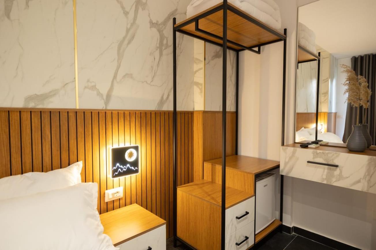 Aglon Twin'S Hotel Вльора Екстер'єр фото